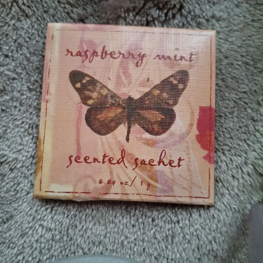 Bed Bath & Beyond Linen Spray & Water Raspberry Mint, Gift Set, Mid Y2K Unused - Picture 4 of 11